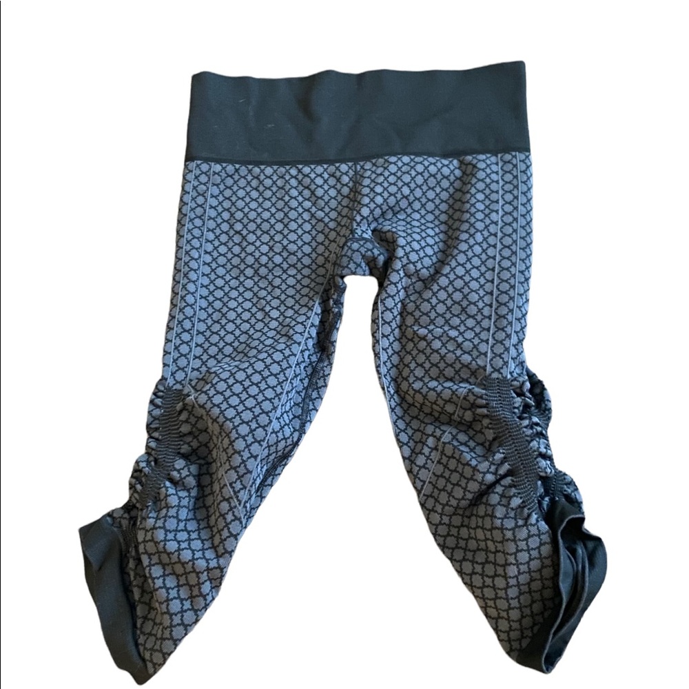 lululemon athletica Black Patterned Ruched Capri Leggings